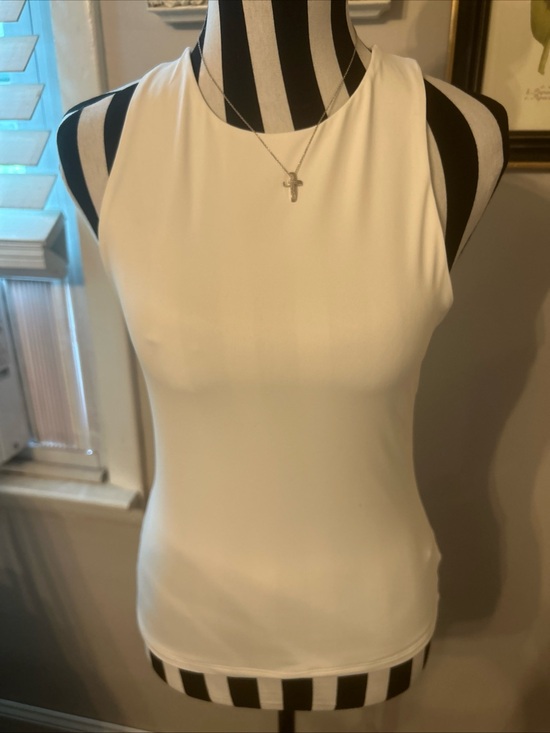 Tahari Tops - Tahari modern essentials White Scoop Neck Tank Top